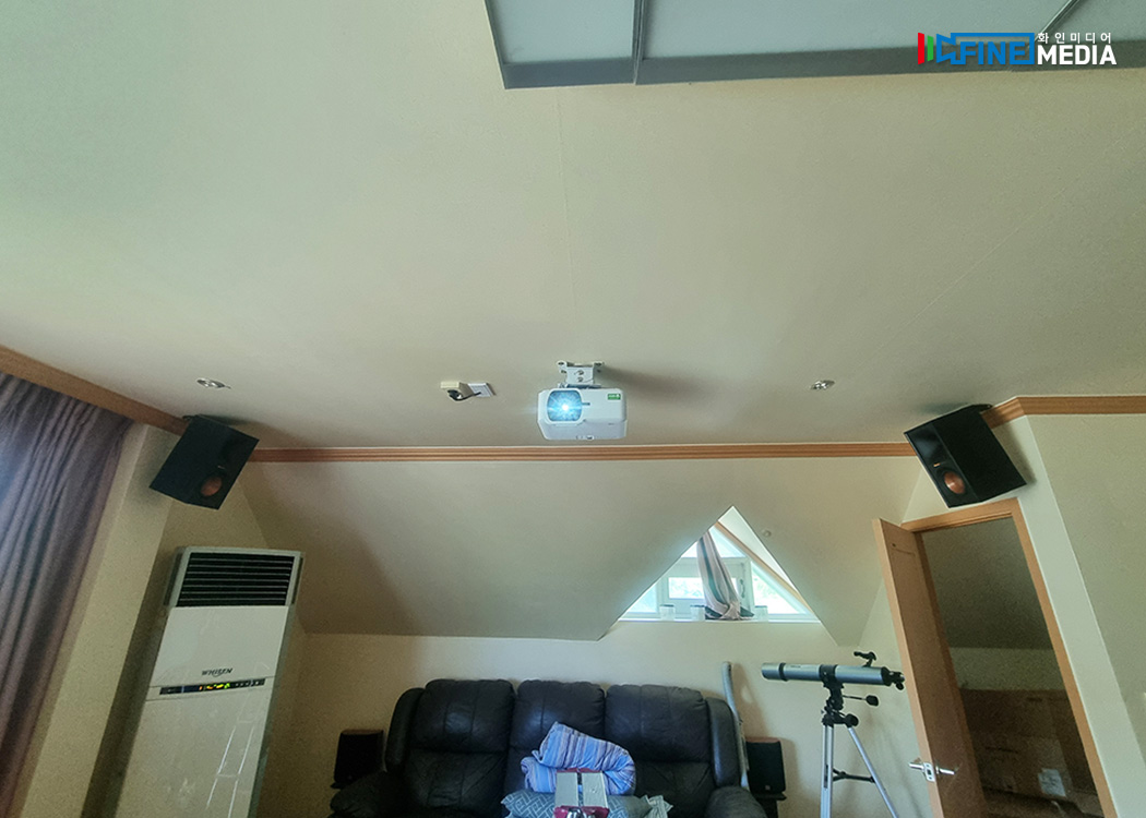 09_082839.jpg 09_082839.jpg