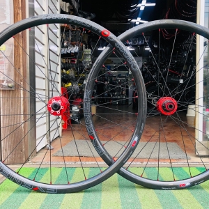 [아이너]자전거휠셋 MTB 27.5인치 XCR25 카본림+울트라7 일반허브 블랙/레드