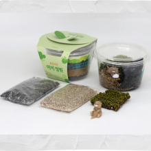 꽂집사의 이끼정원 피규어테라리움(수달)