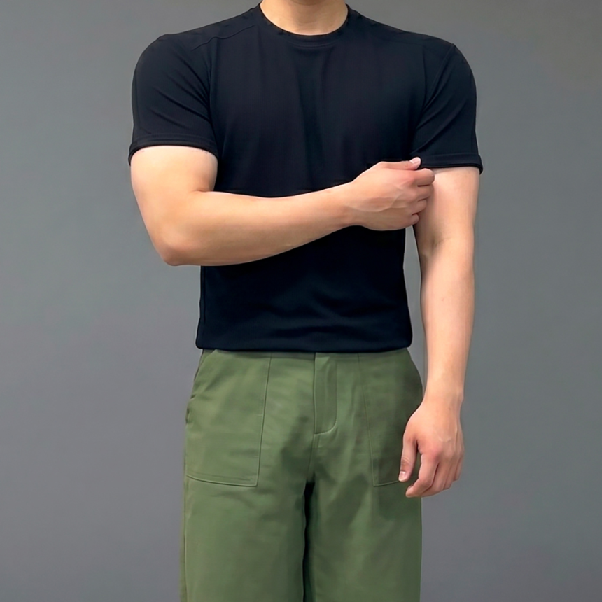 남자 어깨 넓어 보이는 크롭 머슬핏 반팔