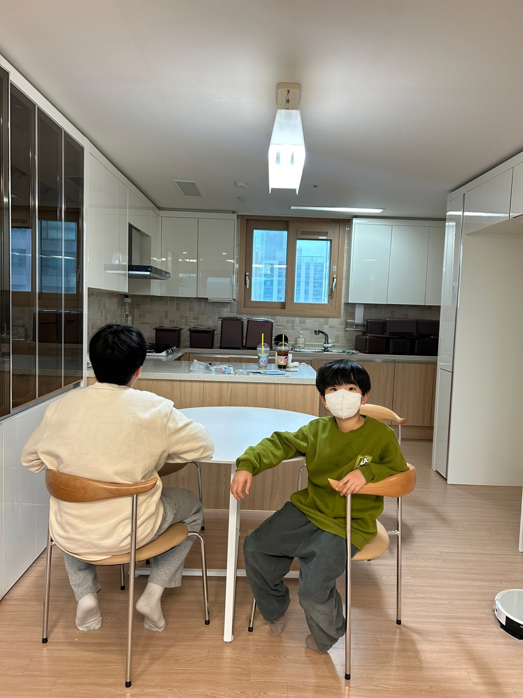 테이블&의자 사진.jpg