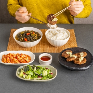 단양식 마늘떡갈비와 된장국