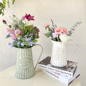 빈티지 양철 물주전자