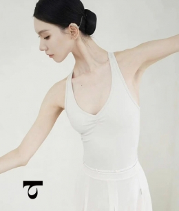 Typha - Blush V-Neck Racerback with Pinch Design *스크래치세일*