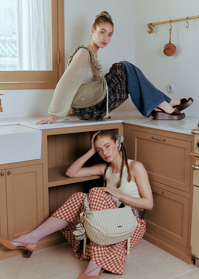 Noi Ruffle Shoulder Bag