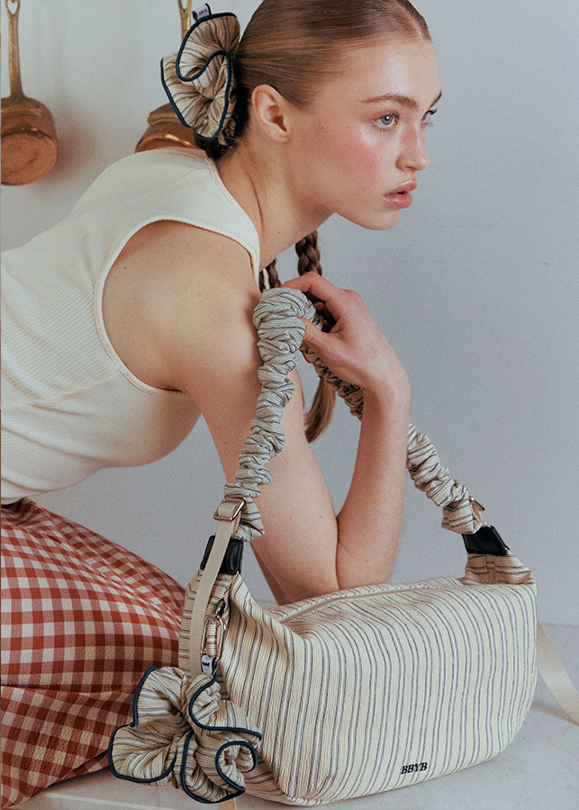 Noi Ruffle Large Shoulder Bag