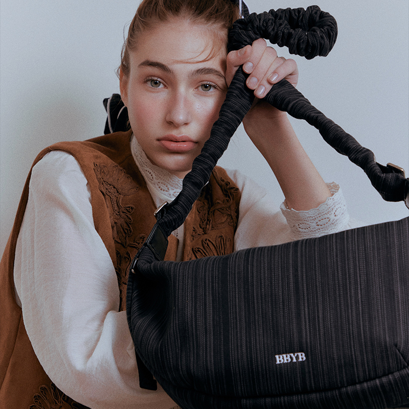 Noi Ruffle Large Shoulder Bag