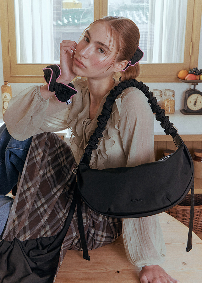 Noi Ruffle Medium Shoulder Bag