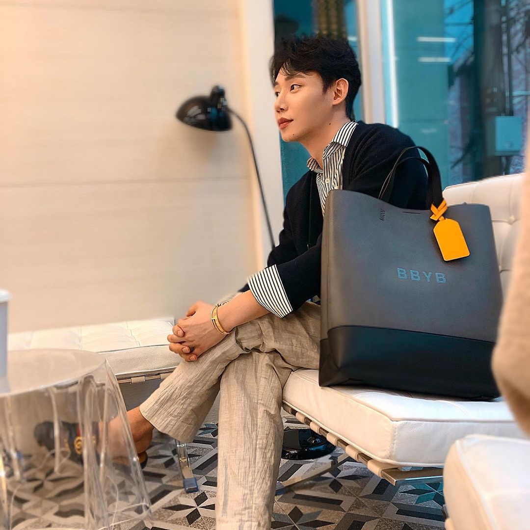 [@bonggu_1022] BRUNI Unisex Tote Bag (Charcoal Grey) | Karim Rashid