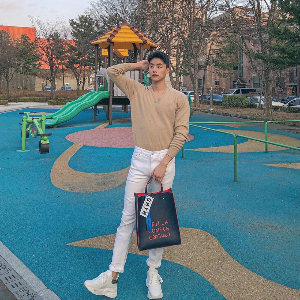 [@h___ryan] MARCE Unisex Tote Bag (Peony Navy) | Karim Rashid