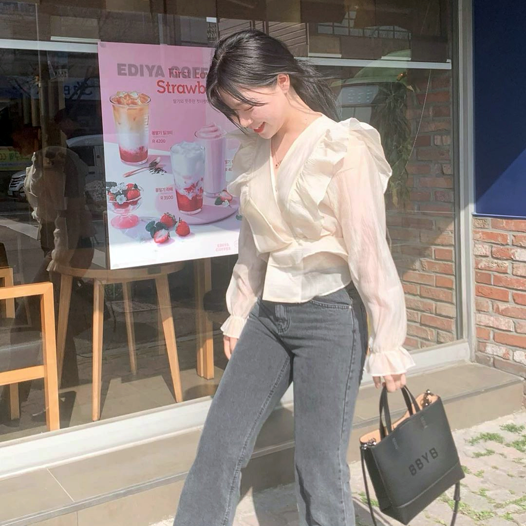 @yeondubu1281 #OOTD BRUNI Small Tote Bag (Jade Black)