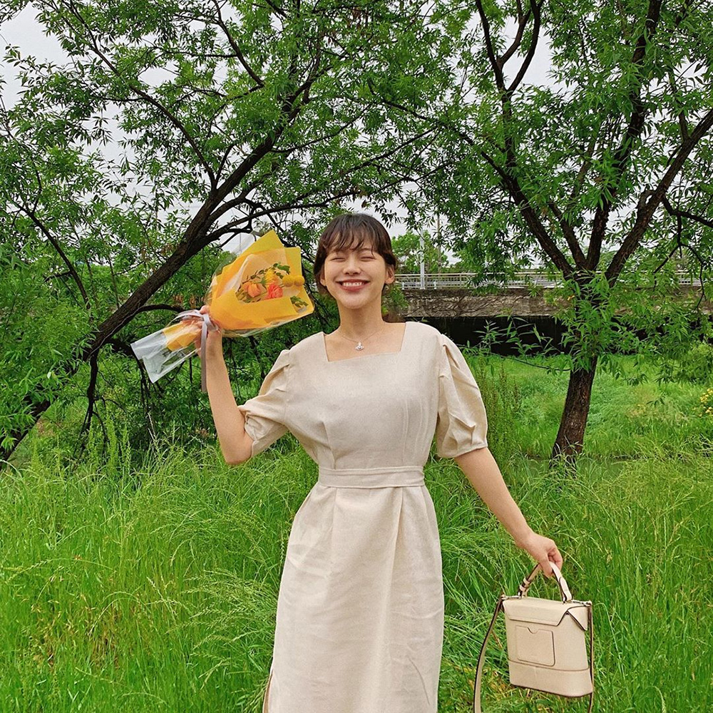 [@nodoodlin.darlae] Tindy Square Bag (Butter Cream) | Karim Rashid