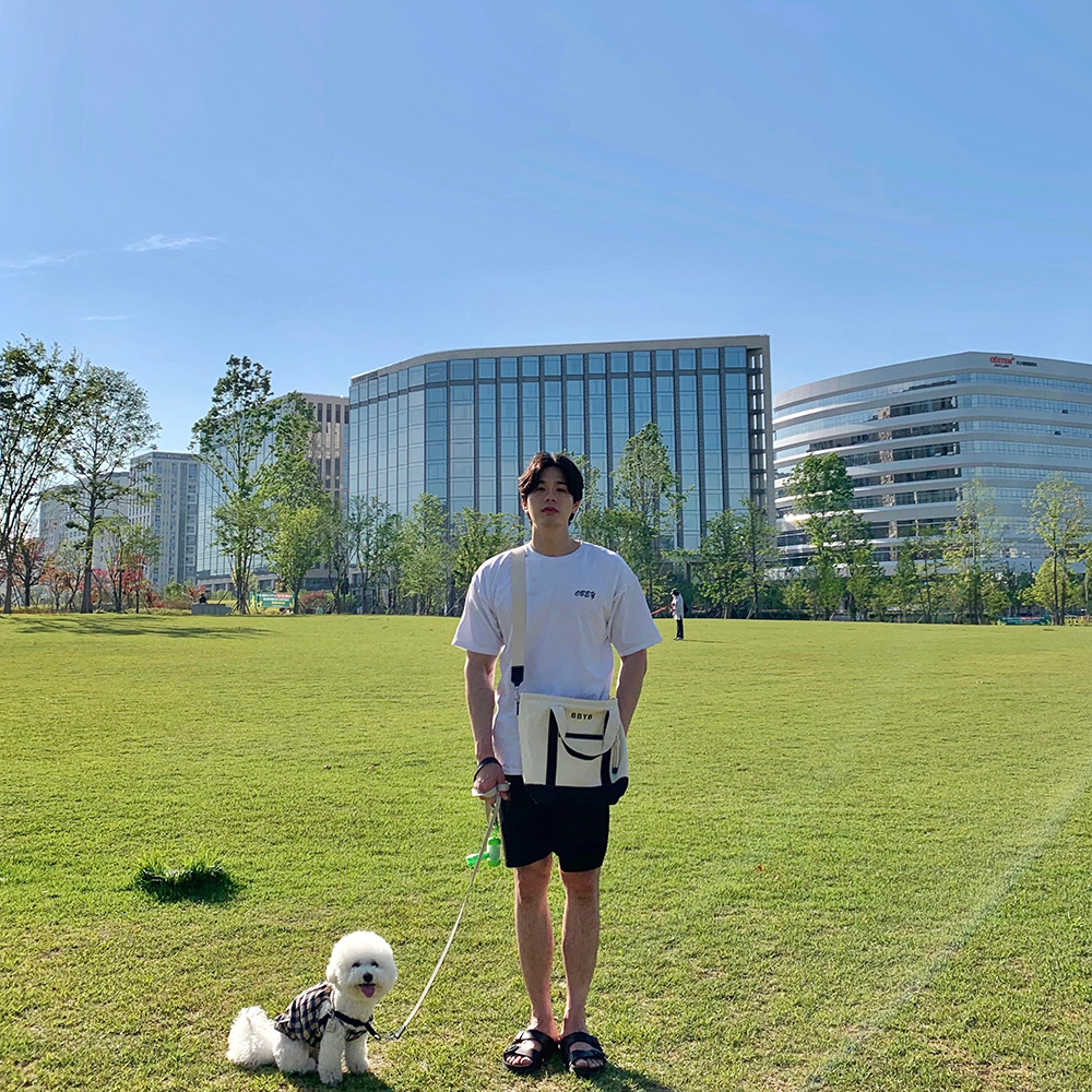 [@happy_chul] Tropical Market Bag (Medium) Black | Karim Rashid