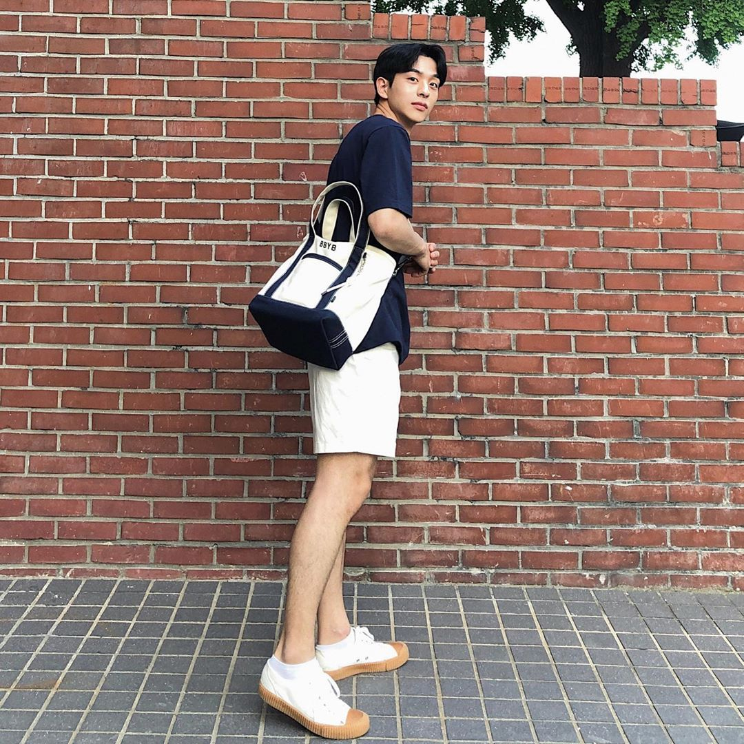 [@k1mmg] Tropical Market Bag (Medium) Navy | Karim Rashid