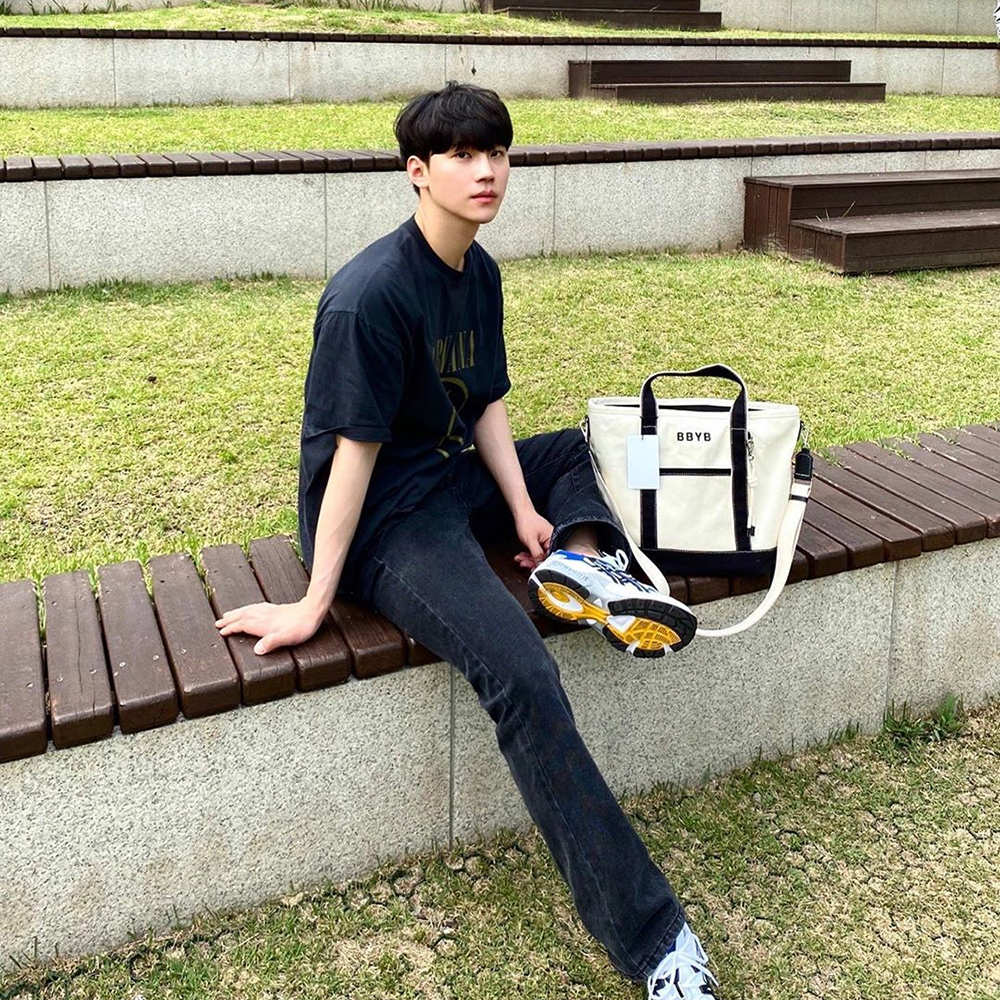 [@loim_k] Tropical Market Bag (Medium) Black | Karim Rashid