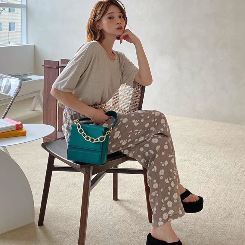 @bitna._.a #OOTD Lily Bag (Evergreen)