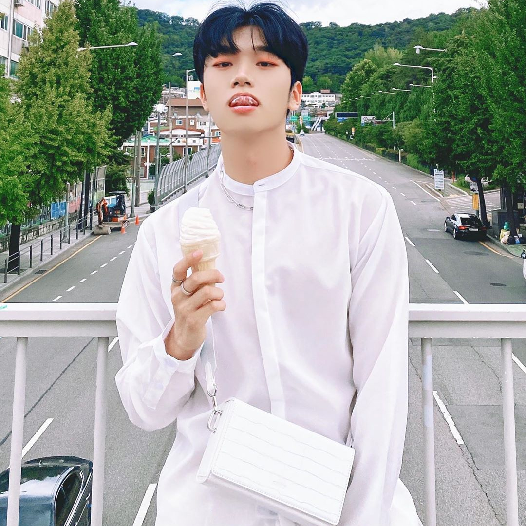 @_yunbok #OOTD Mio Unisex Cross Bag (Titanium White)