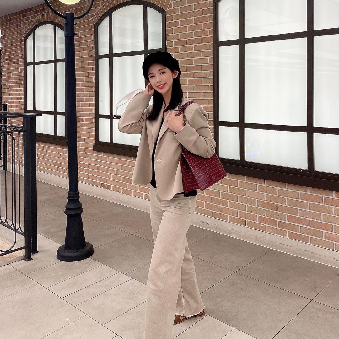 @ae.luv #OOTD Croc Dahlia (M) Bag (Tawny Port Wine)