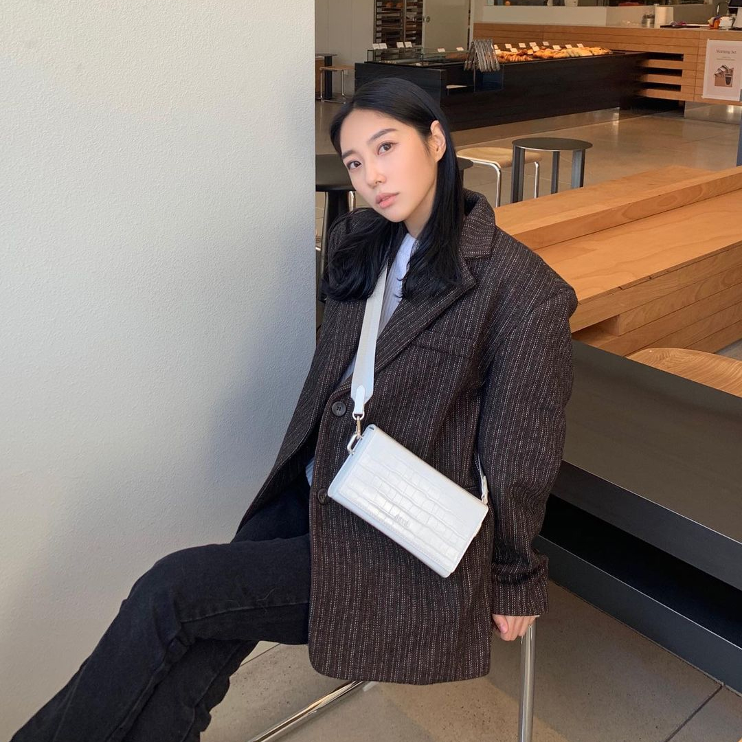 @soyoung_pix #OOTD Mio Unisex Cross Bag (Titanium White)