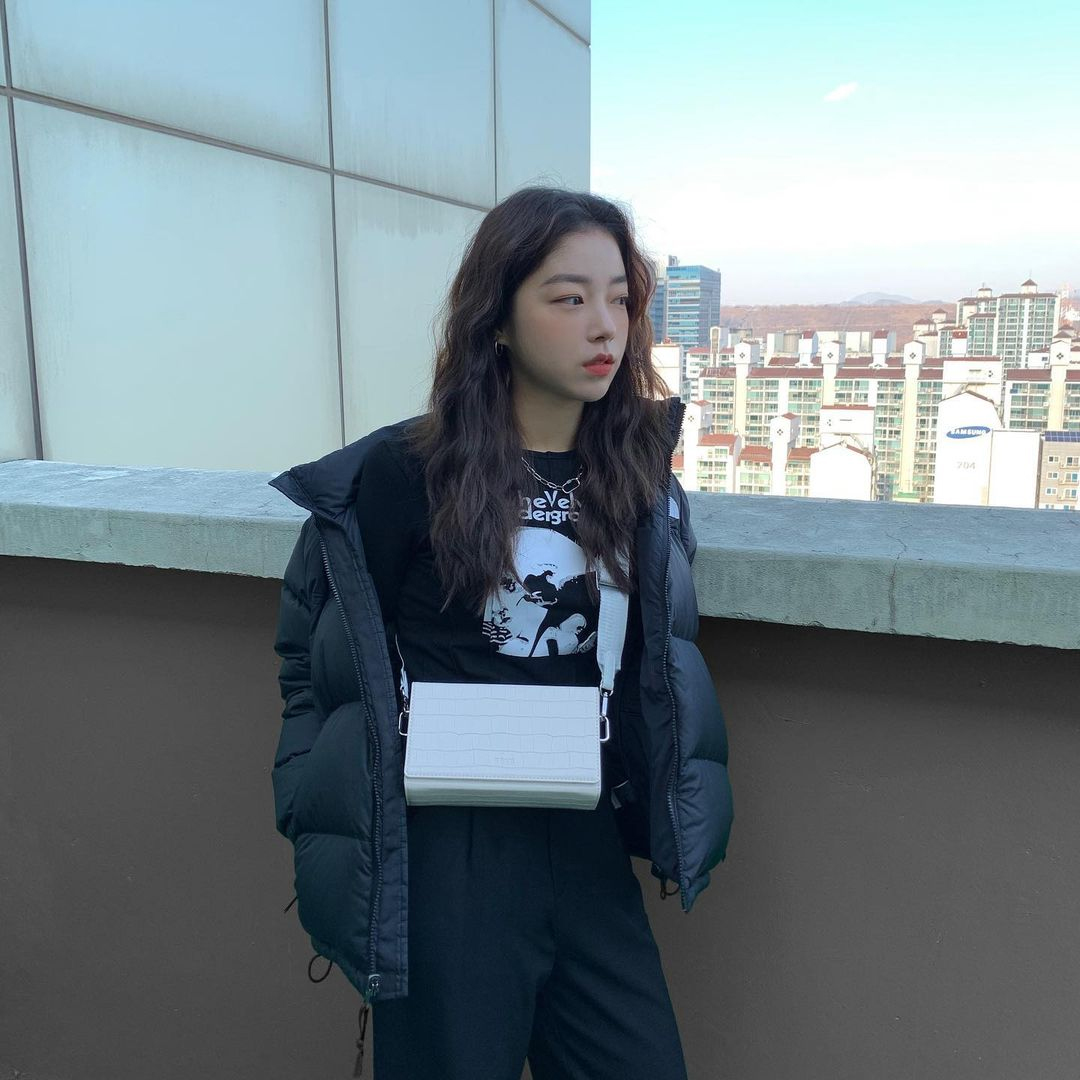 @from.youngjoo #OOTD Mio Unisex Cross Bag (Titanium White)