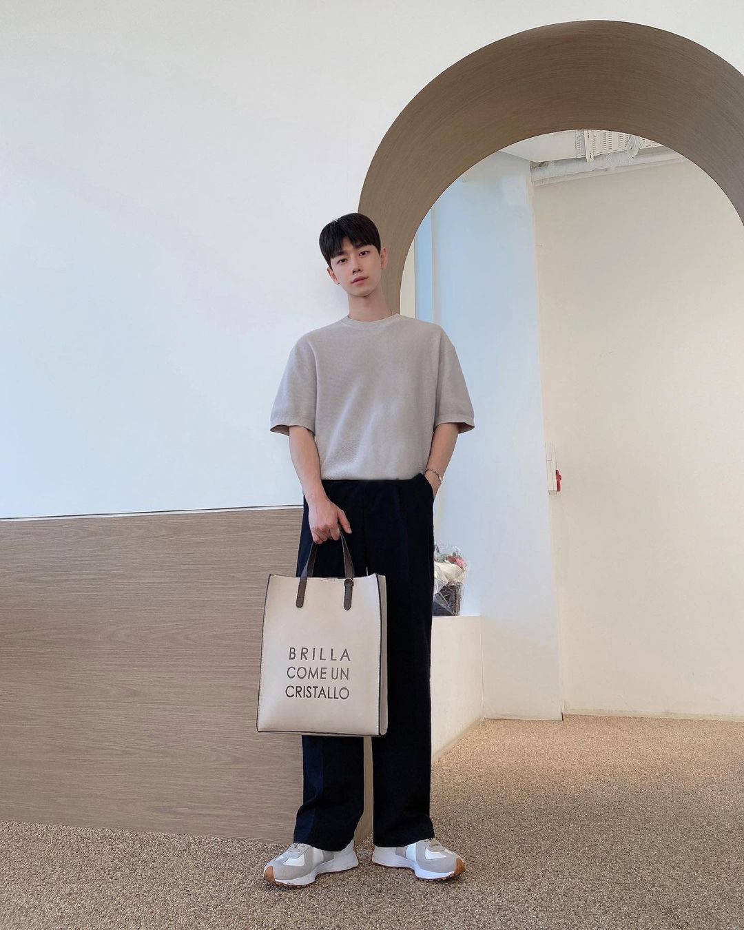 @_xsung #OOTD BBYB MARCE Slim Unisex Tote Bag (Sand Ivory)