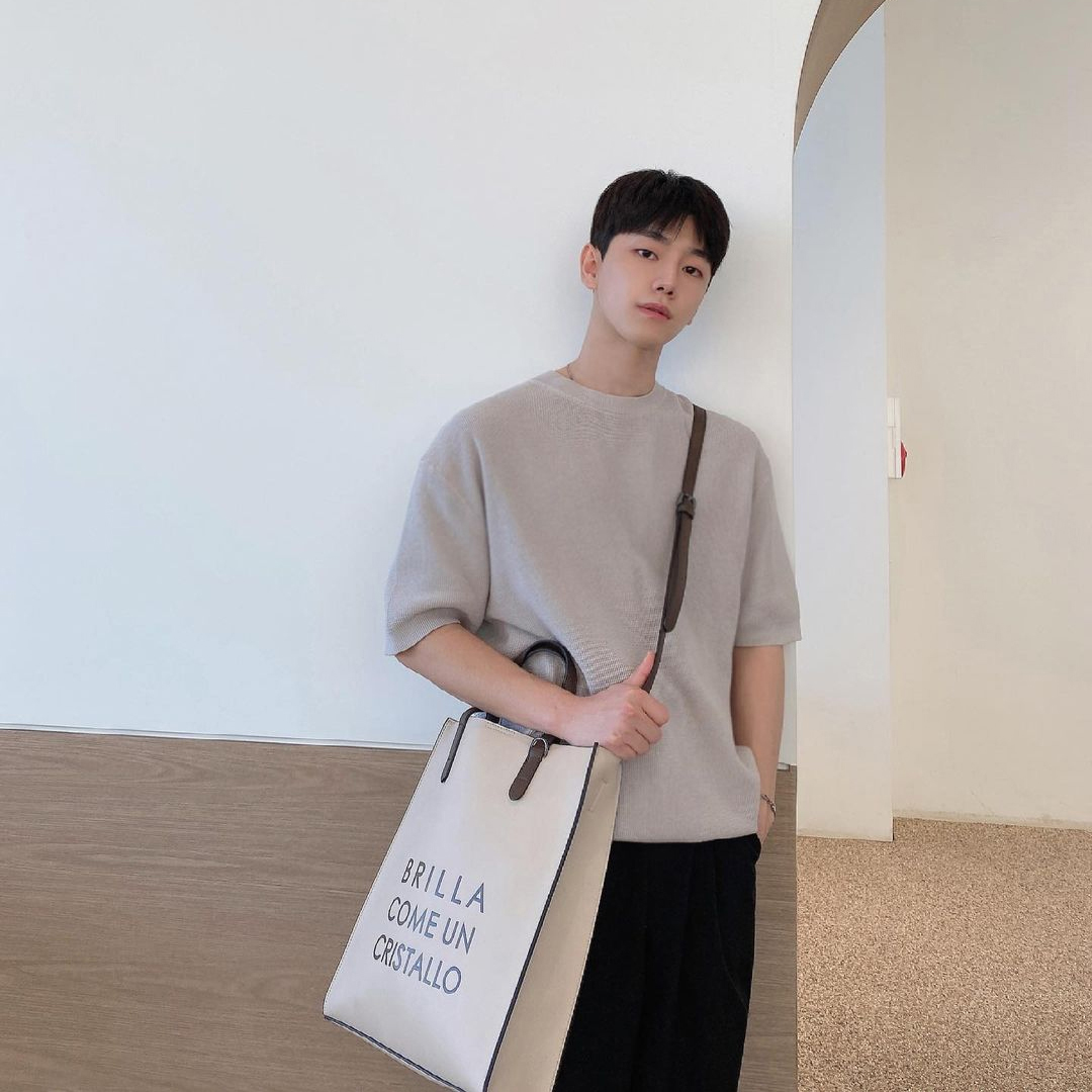 @_xsung #OOTD BBYB MARCE Slim Unisex Tote Bag (Sand Ivory)