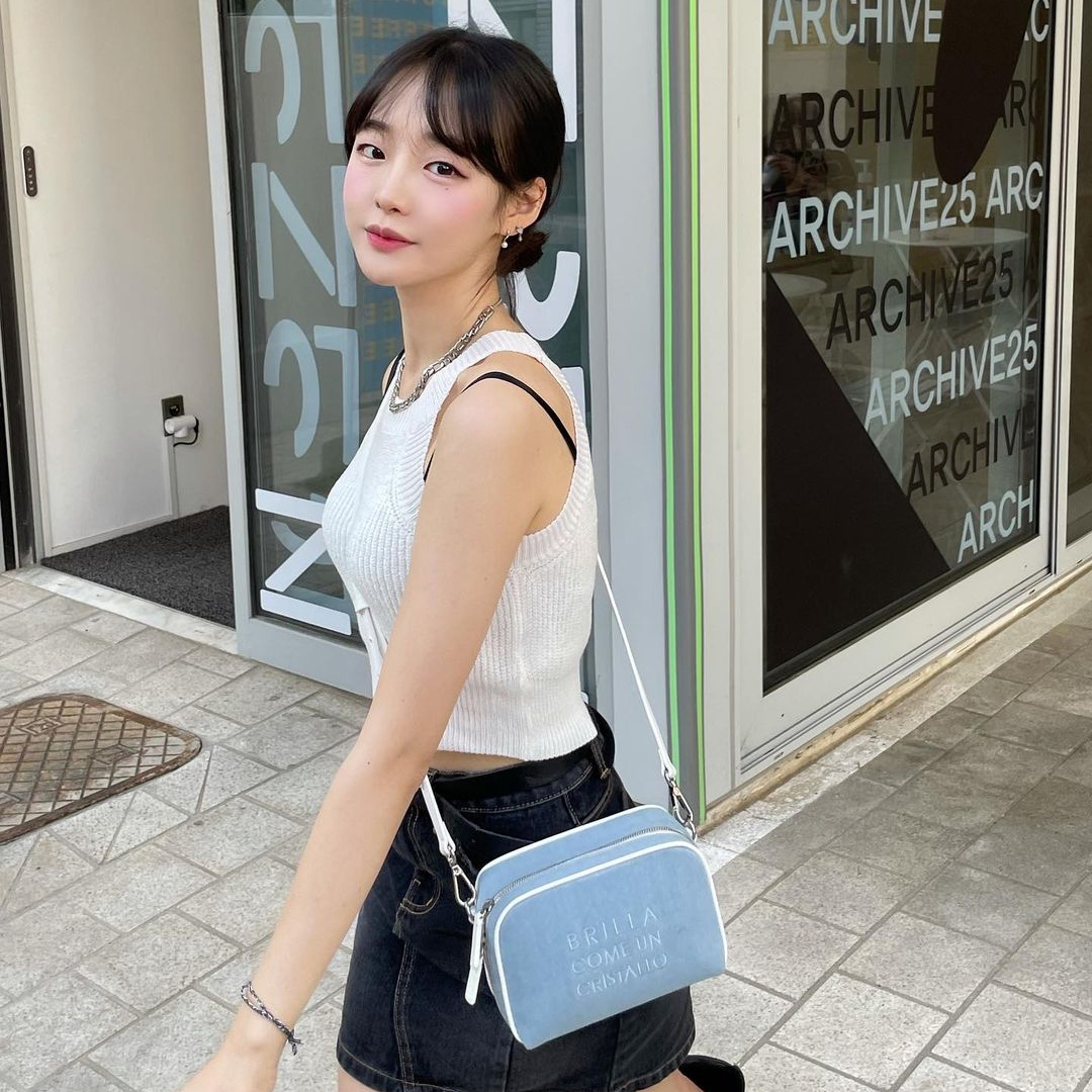 @jeannnkang #OOTD @jeannnkang #OOTD BBYB MARCE Mini Bag Denim (Light Blue)