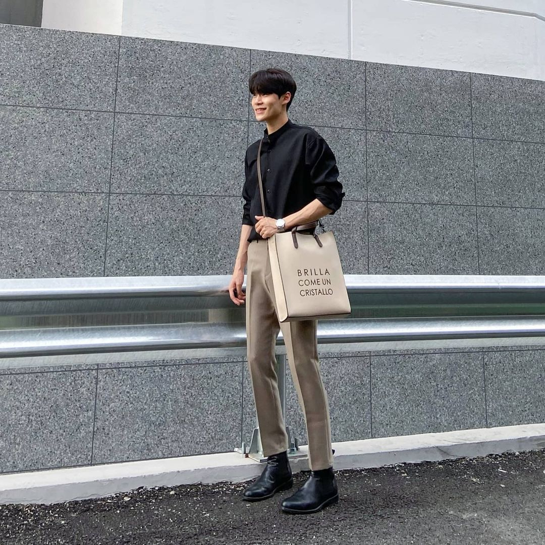 @jun_seonng #OOTD BBYB MARCE Slim Unisex Tote Bag (Sand Ivory)