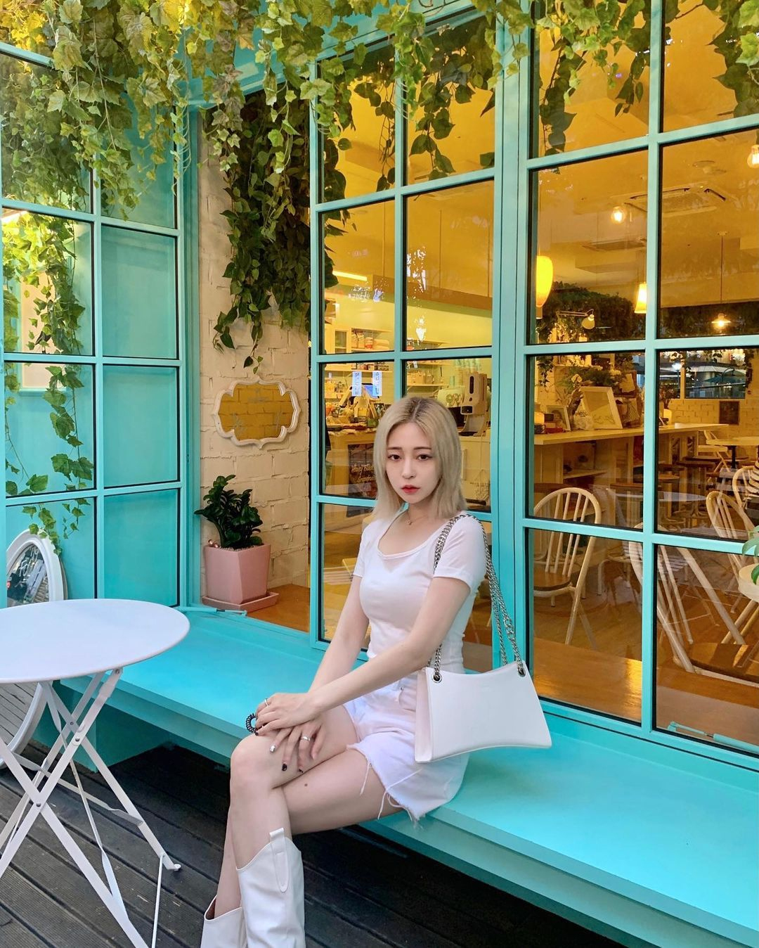 @withyeonsu #OOTD Nicke Chain Shoulder Bag (Titanium White)