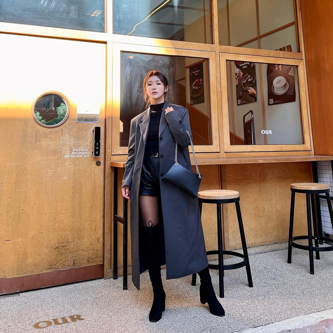 [@q__hana] Nicke Chain Shoulder Bag (Jade Black) | Karim Rashid