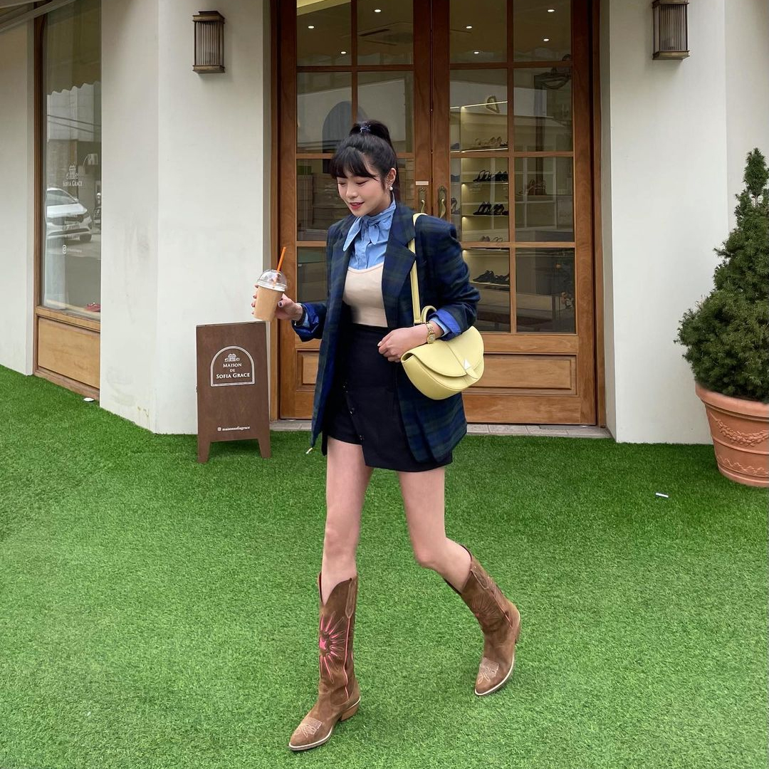 [@m._.zze] Ode Saddle Shoulder Bag (Primrose Yellow) | Karim Rashid