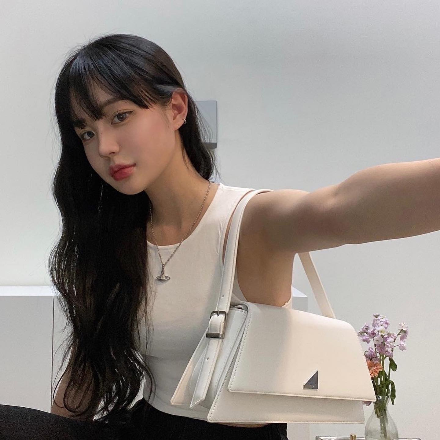[@hyeoonni] Miu Shoulder Bag (Titanium White) | Karim Rashid