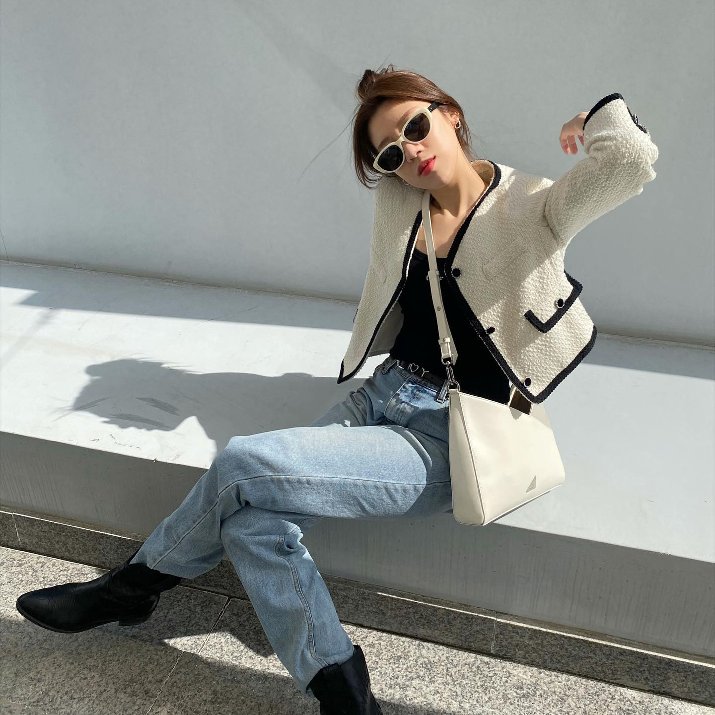 [@seoy0_0nchoi] Nuwa Cross Bag (Cloud White) | Karim Rashid