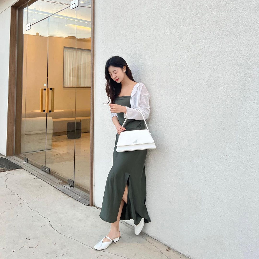 [@or.8ro] Miu Shoulder Bag (Titanium White) | Karim Rashid