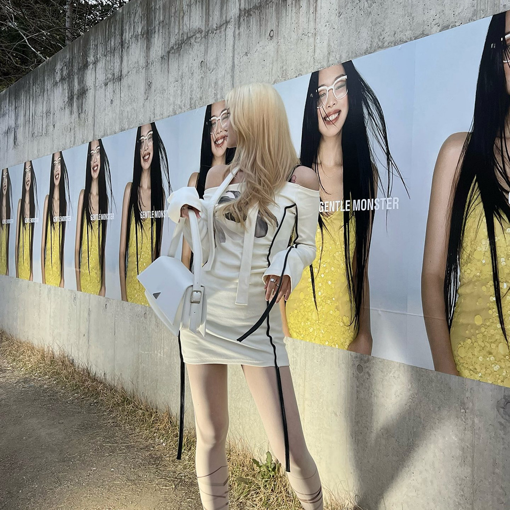 [@pxxinhx] Miu Shoulder Bag (Titanium White) | Karim Rashid