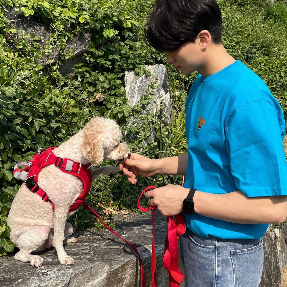 [@azuresean] Unisex Yellow Tape Over-fit T-shirt (Blue) | Karim Rashid