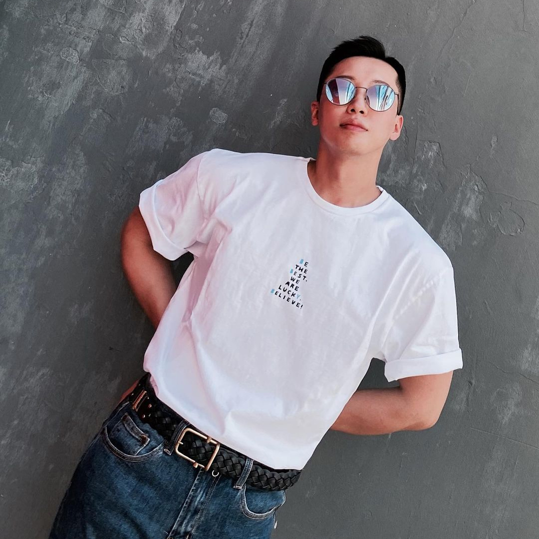 [@929.jpg] Unisex Old Boy Over-fit T-shirt (White) | Karim Rashid