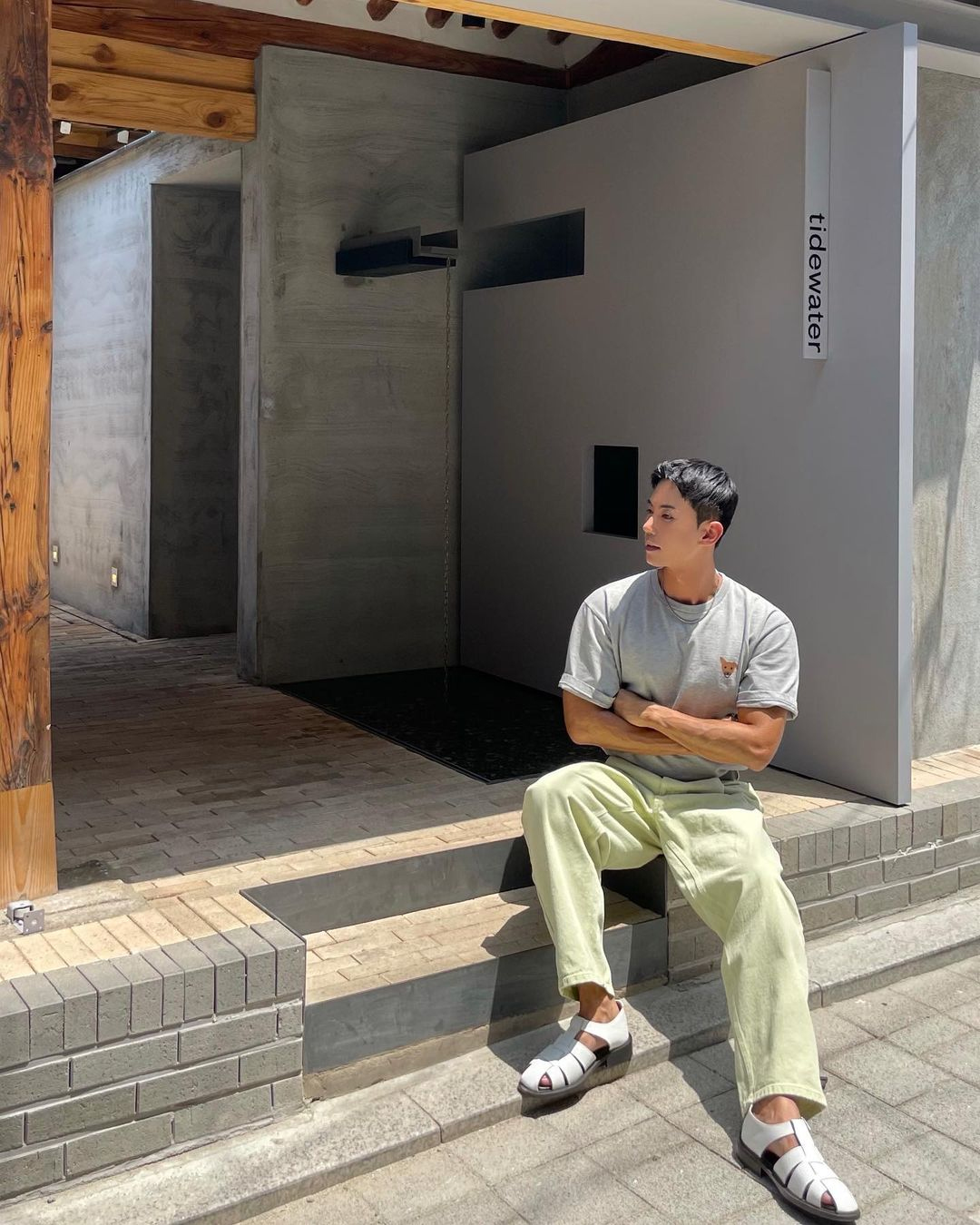 @jjyy__kim BBYB Unisex Yellow Tape Over-fit T-shirt (Grey)