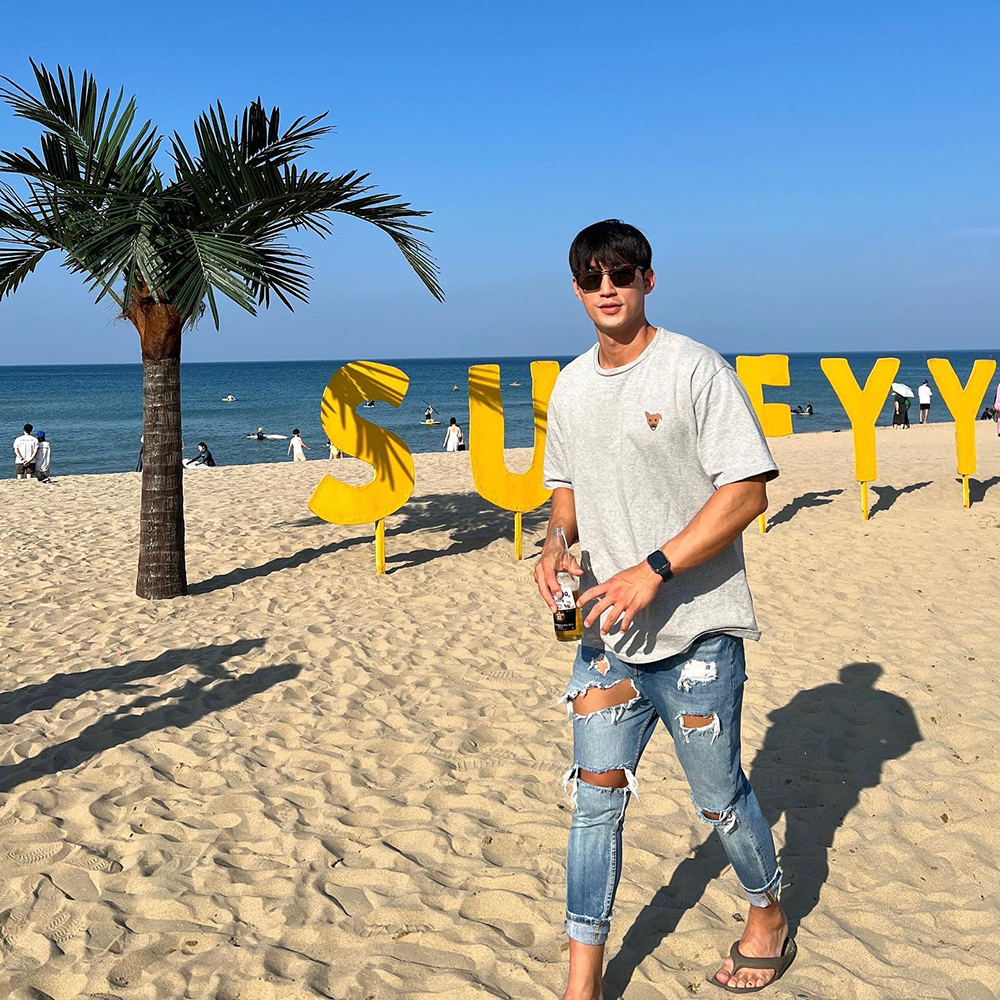 @full0f__ #OOTD @full0f__ BBYB Unisex Yellow Tape Over-fit T-shirt (Grey)