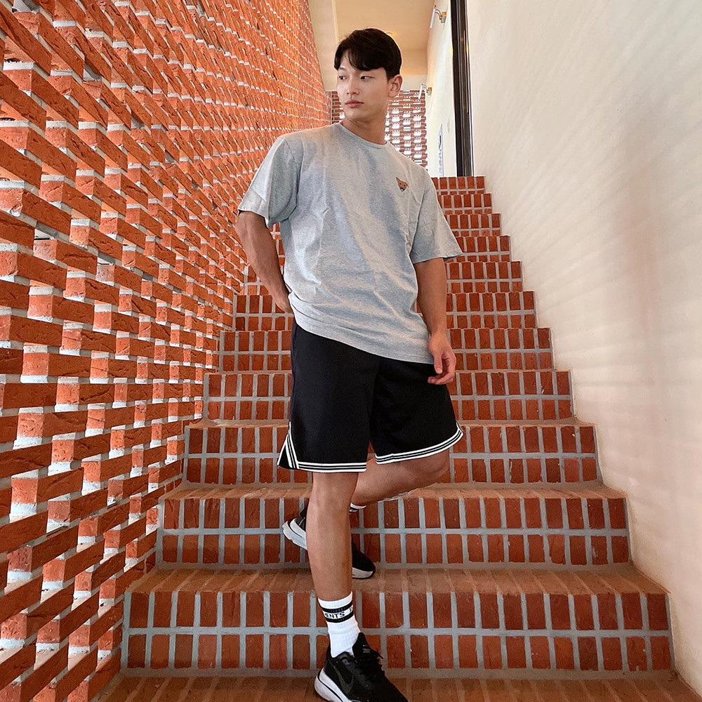 @go9maxx BBYB Unisex Yellow Tape Over-fit T-shirt (Grey)