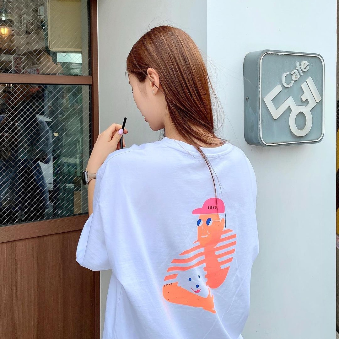 [@ae.luv] Unisex Old Boy Over-fit T-shirt (White) | Karim Rashid