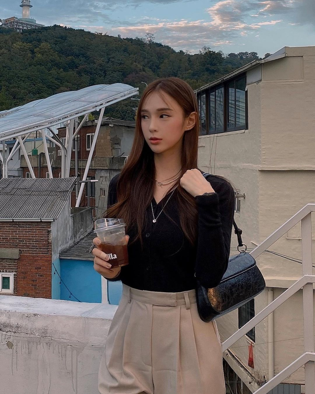 BBYB @ae.luv #OOTD Lala Shoulder Bag (Crinkled Black)