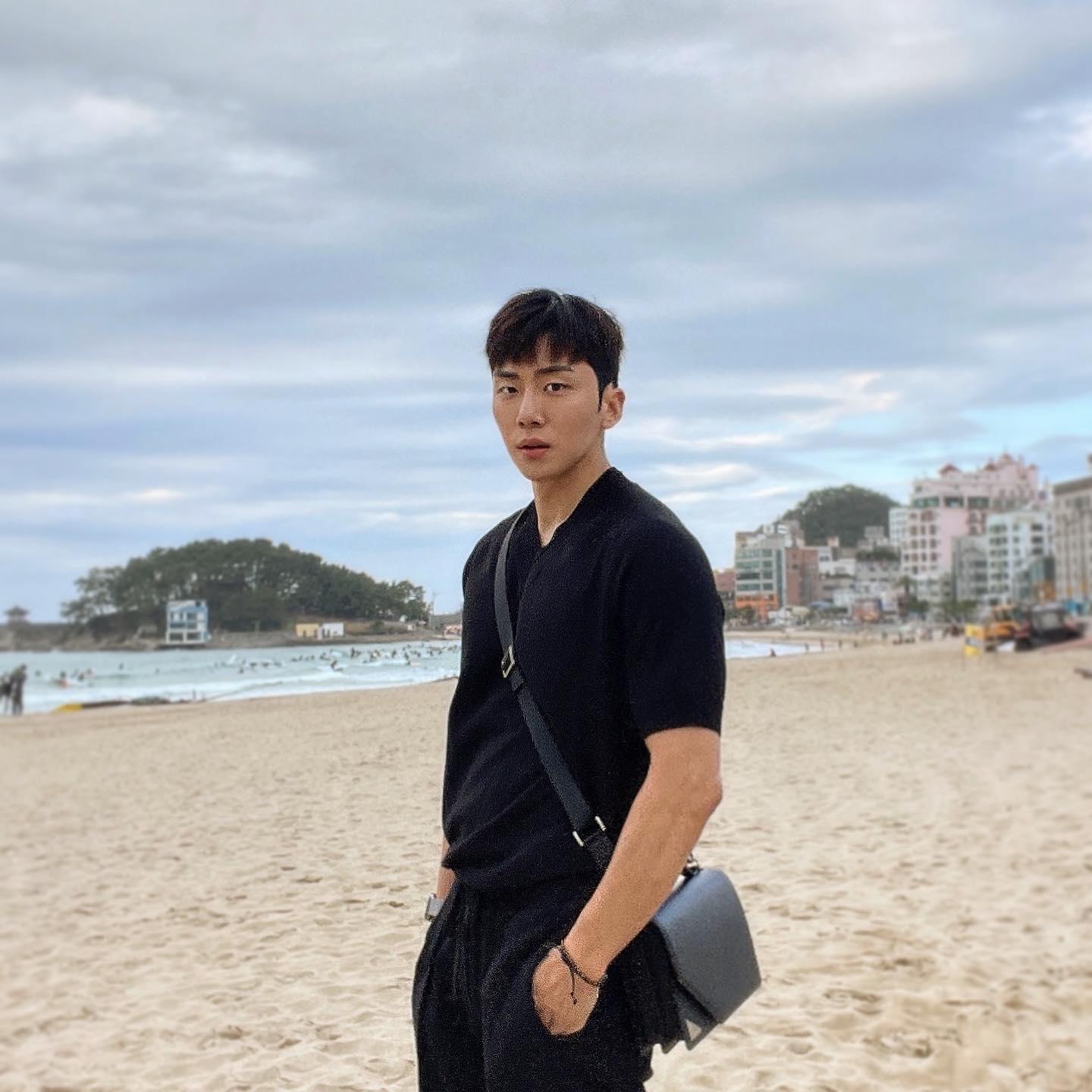 [@cj.h9s] Mago Unisex Satchel Cross Bag (Jade Black) | Karim Rashid