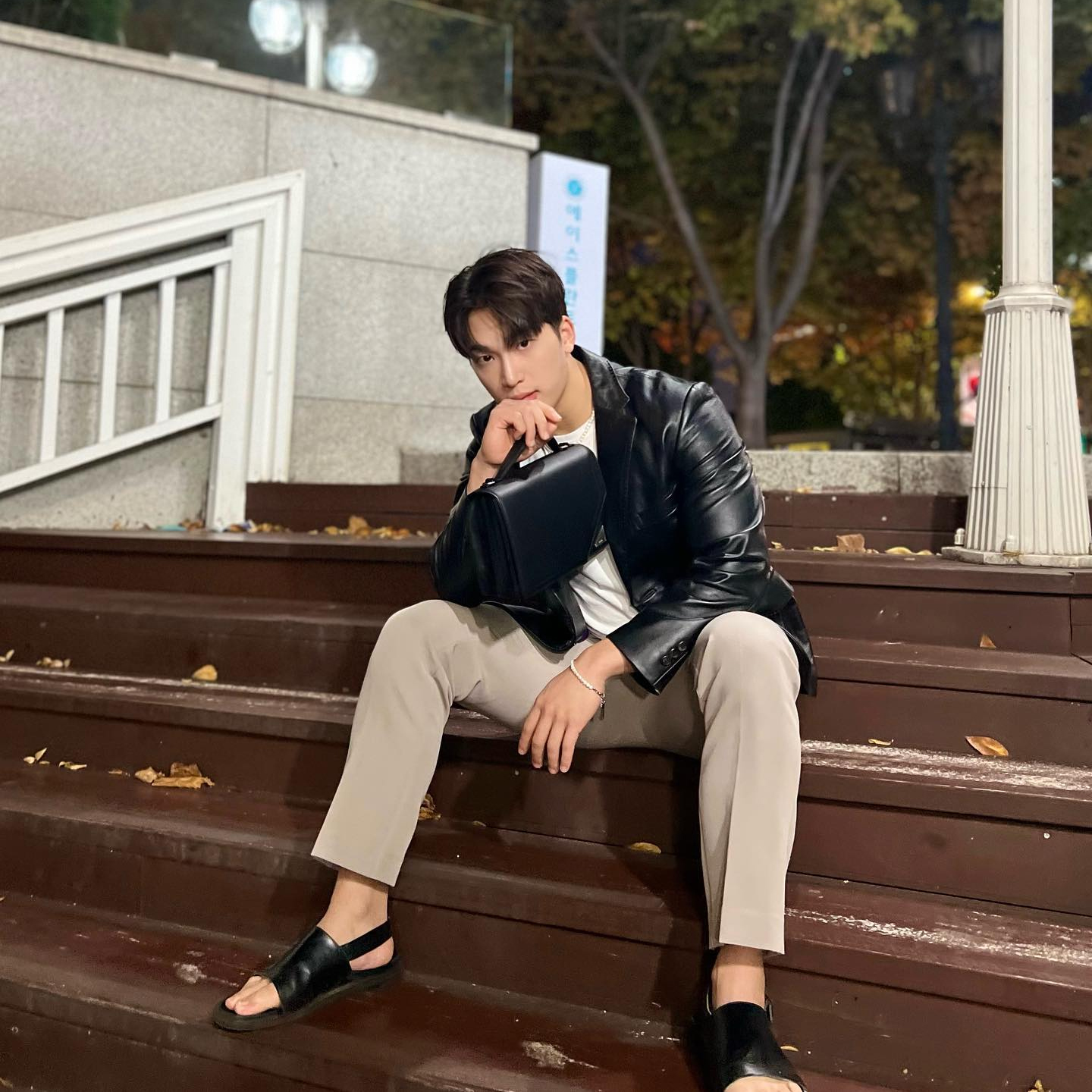 [@leafnine] Mago Unisex Satchel Cross Bag (Jade Black) | Karim Rashid