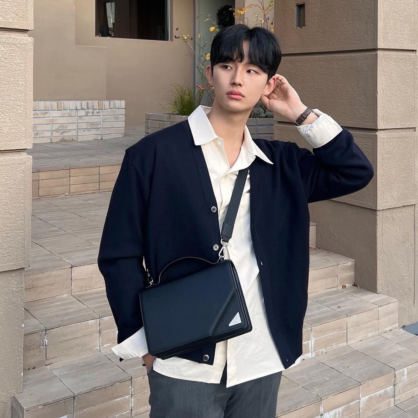 [@_xinhann] Mago Unisex Satchel Cross Bag (Jade Black) | Karim Rashid