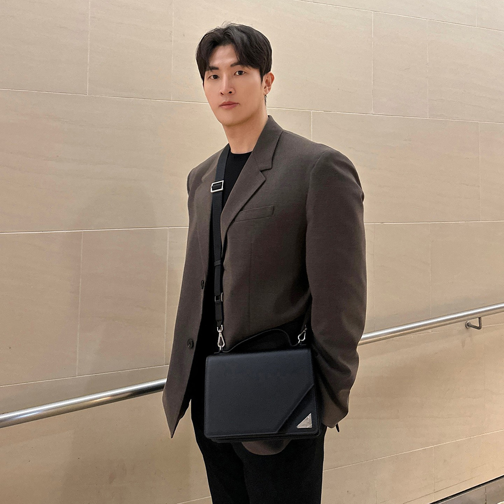 [@seer__eul] Mago Unisex Satchel Cross Bag (Jade Black) | Karim Rashid