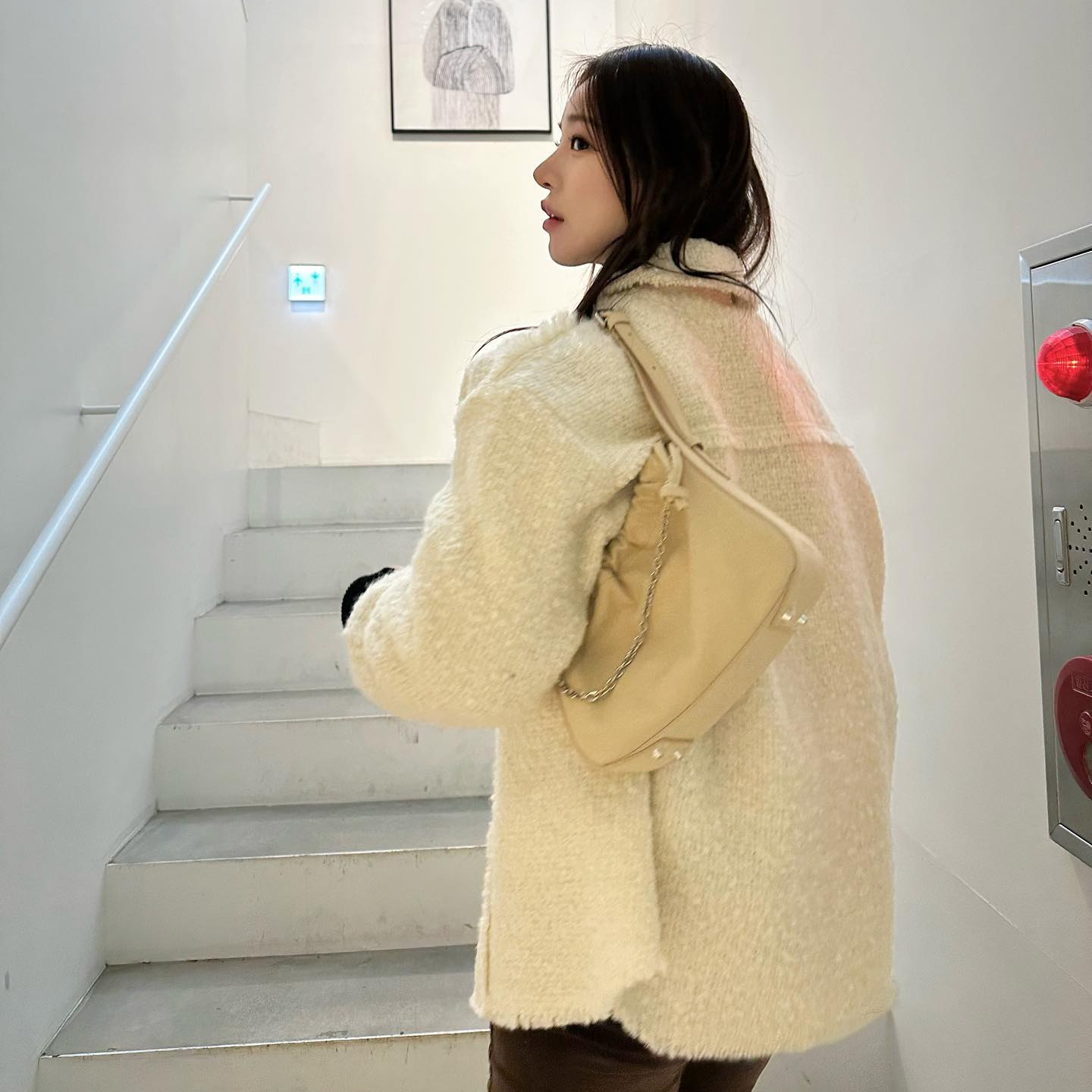 [@k_yoooon] Balloon Suede Shoulder Bag (Grey Beige) | Karim Rashid