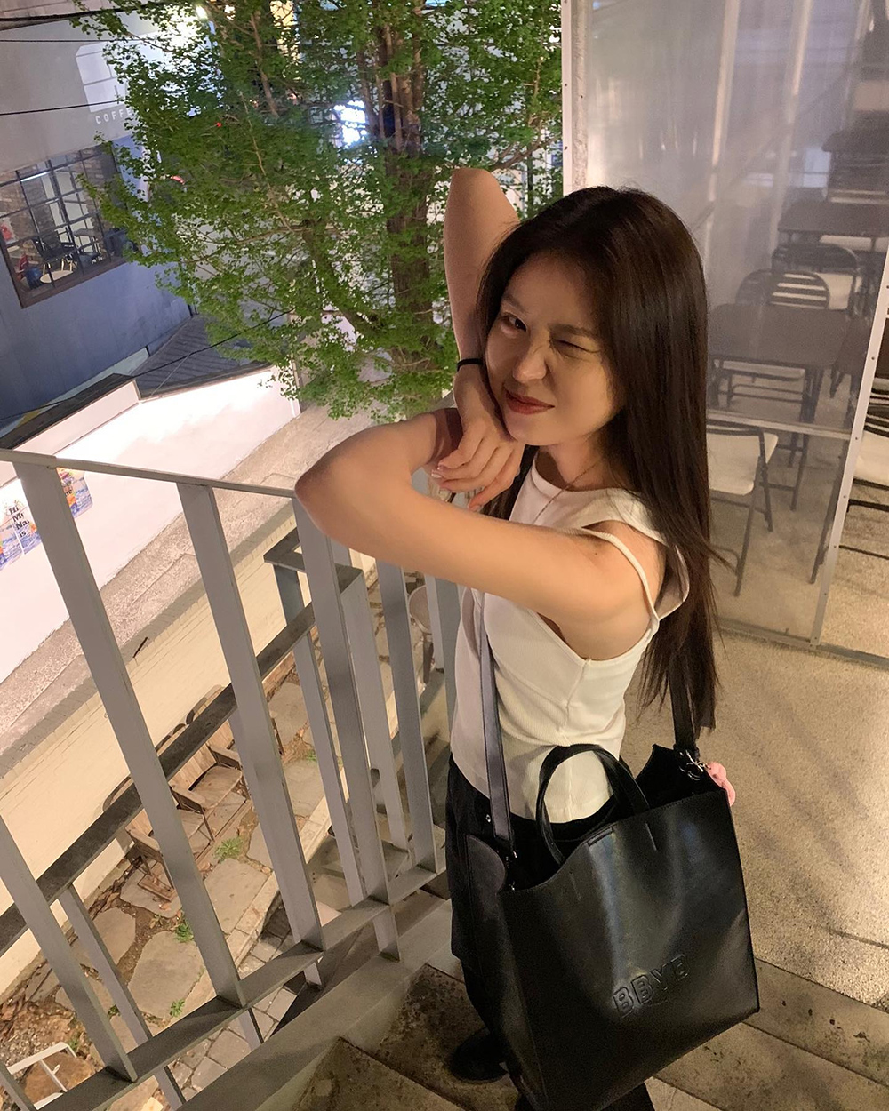 @herloveliness_ #OOTD Nov Unisex Large Tote Bag (Crinkled Black)