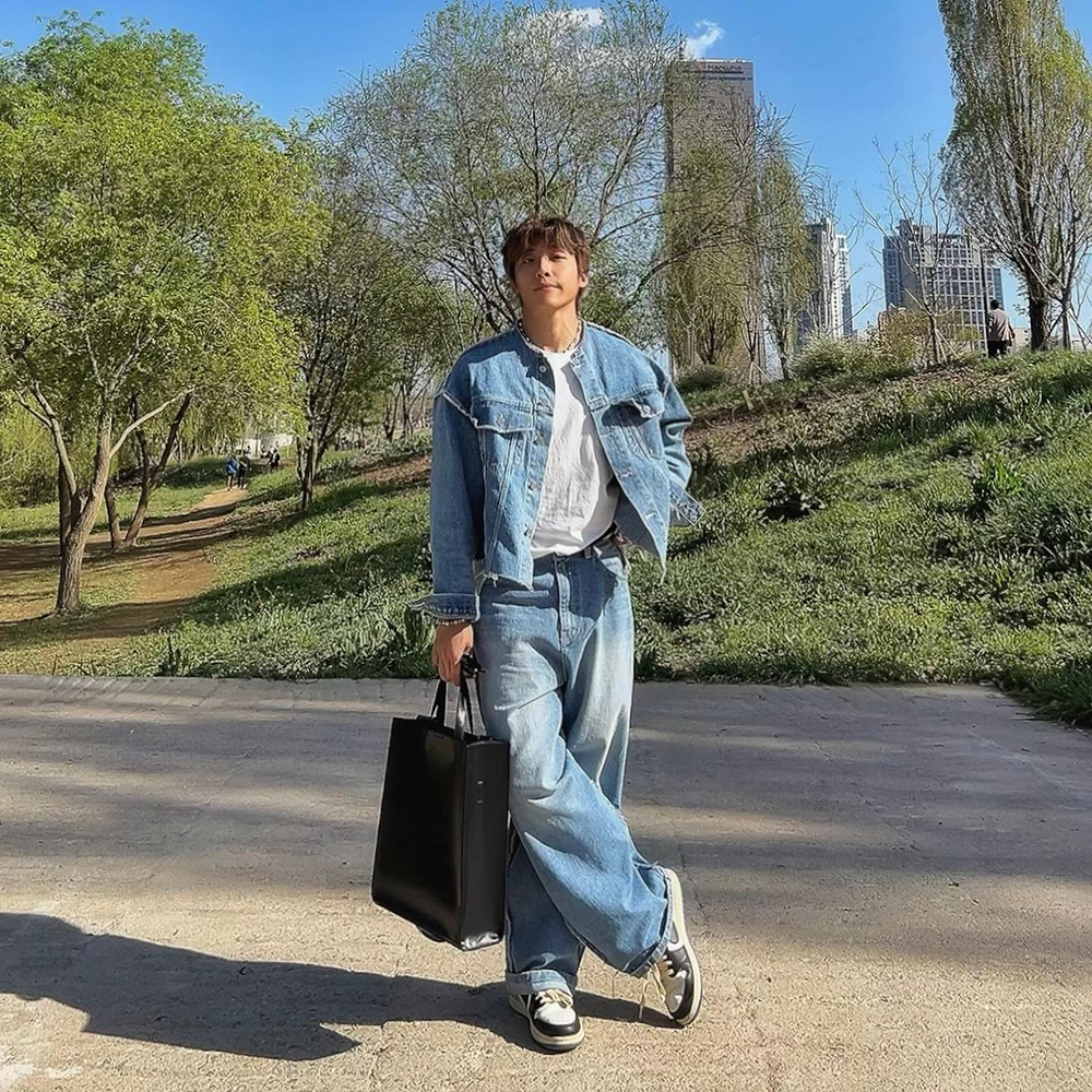 [@yj_mark] Nov Unisex Large Tote Bag (Crinkled Black) | Karim Rashid