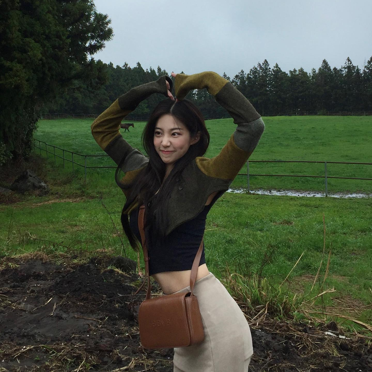 [@2zzoo0] Nov Unisex Mini Messenger (Crinkled Brown) | Karim Rashid